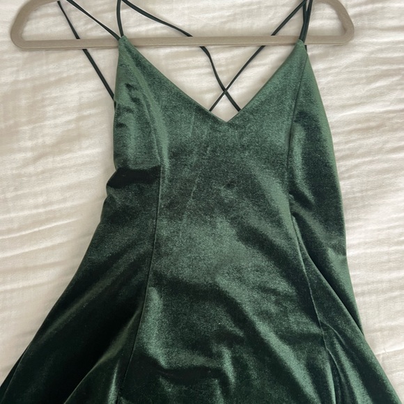 The perfect holiday or NYE dress!! Velvet, holiday green, short and ballerina - Picture 2 of 4